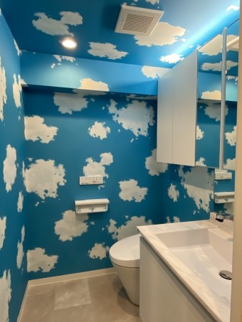 空に浮くレストルーム